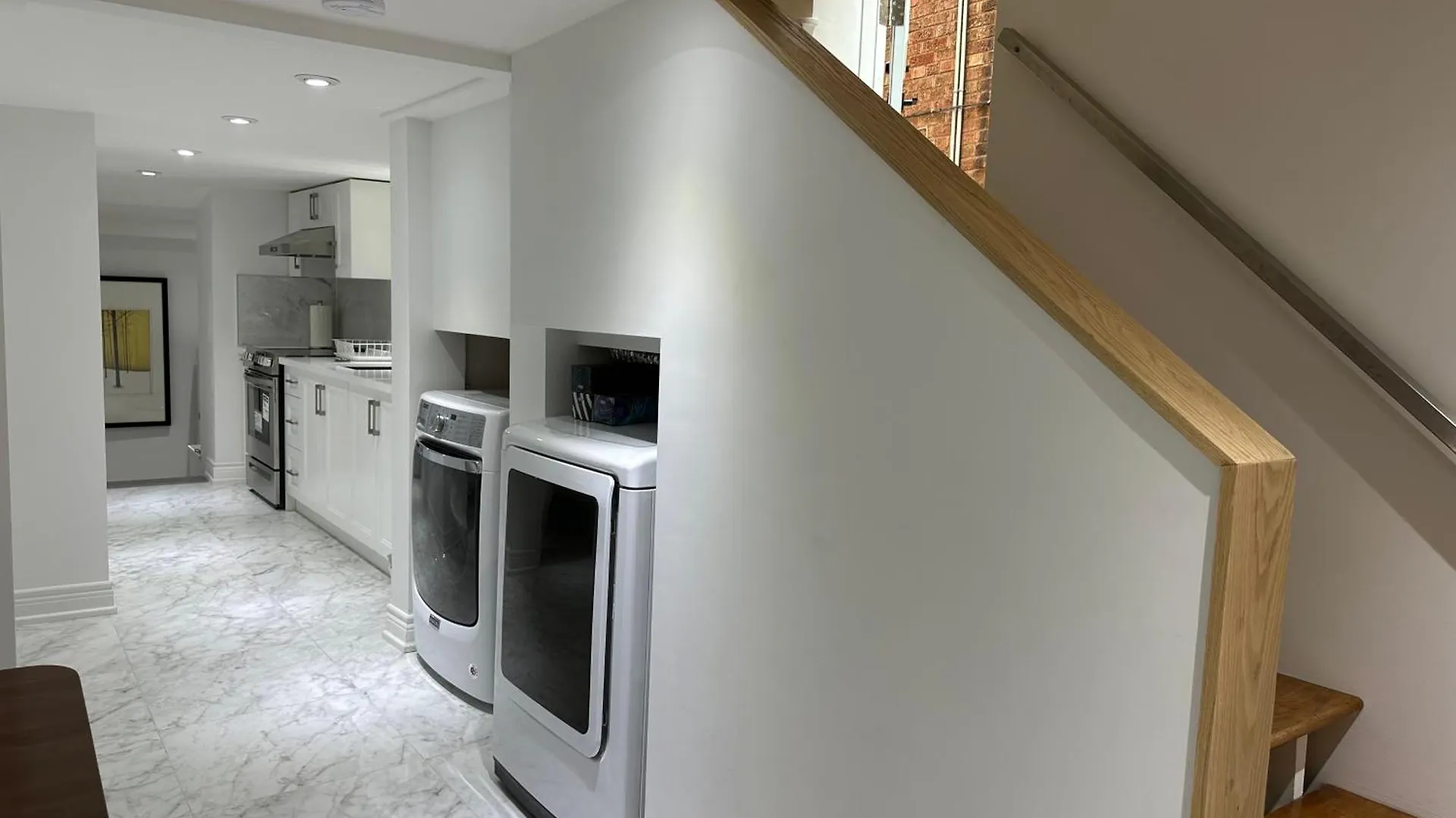 טורונטו Double Bedroom On Up Or 3 Bedrooms In Basement Near Eglinton Subway Station קנדה